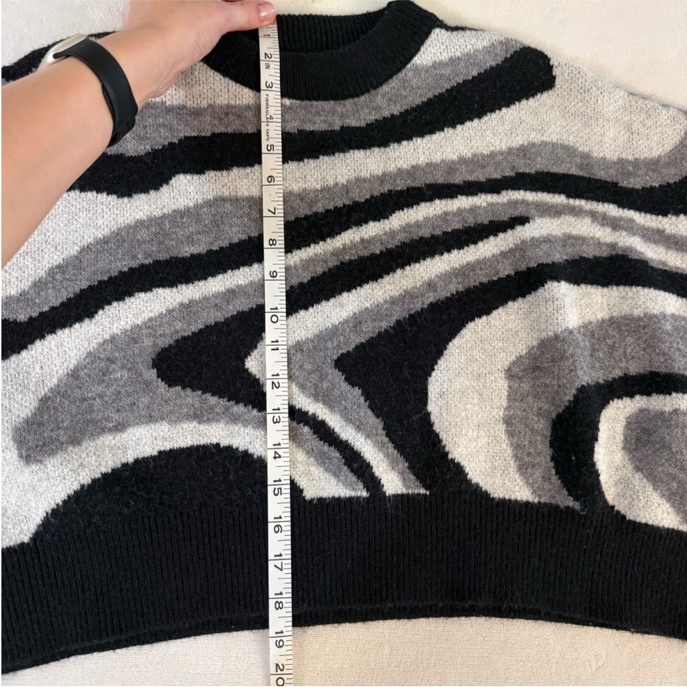 Dry Goods | Abstract Sweater - Picture 5 of 6